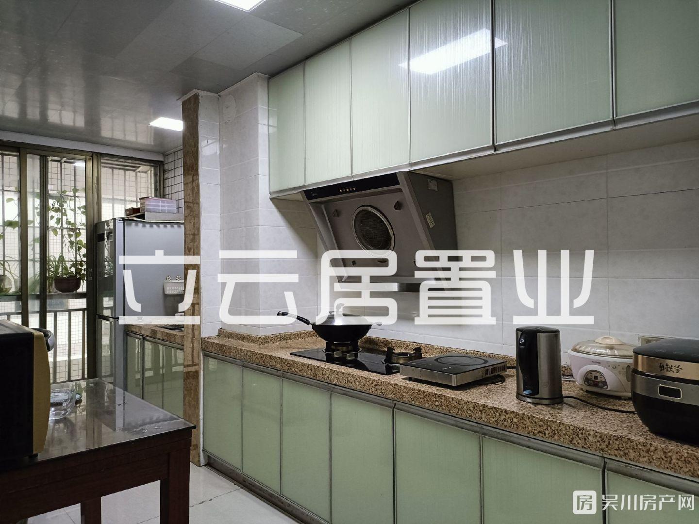 出售金泉廣場3室2廳1衛(wèi)100平米48萬住宅