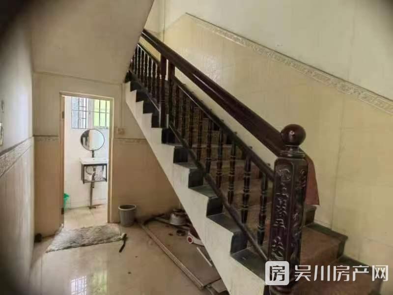 市教育局附近大坡公成棟出租，每層都可以再自行分租2000元/月住宅