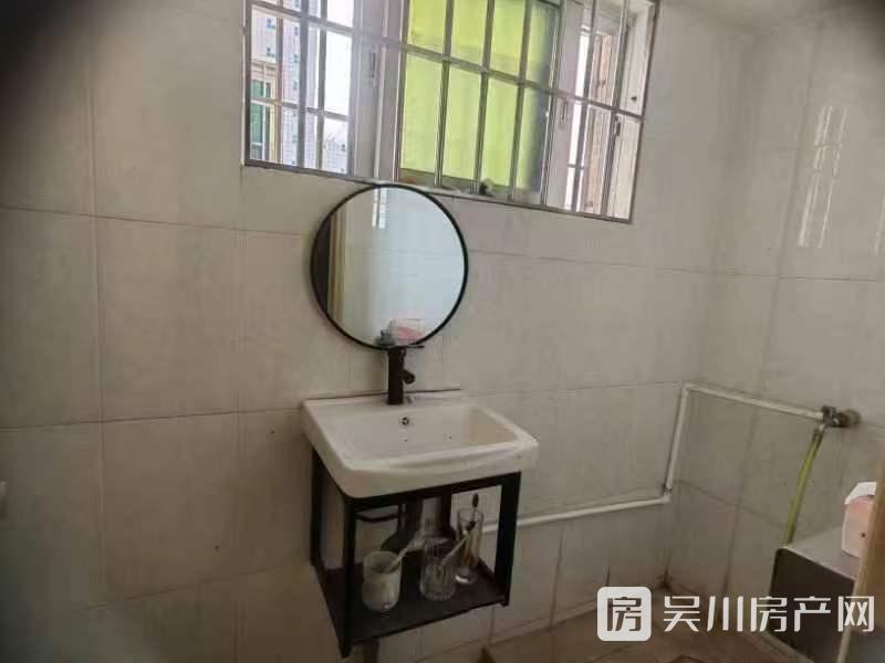 市教育局附近大坡公成棟出租，每層都可以再自行分租2000元/月住宅