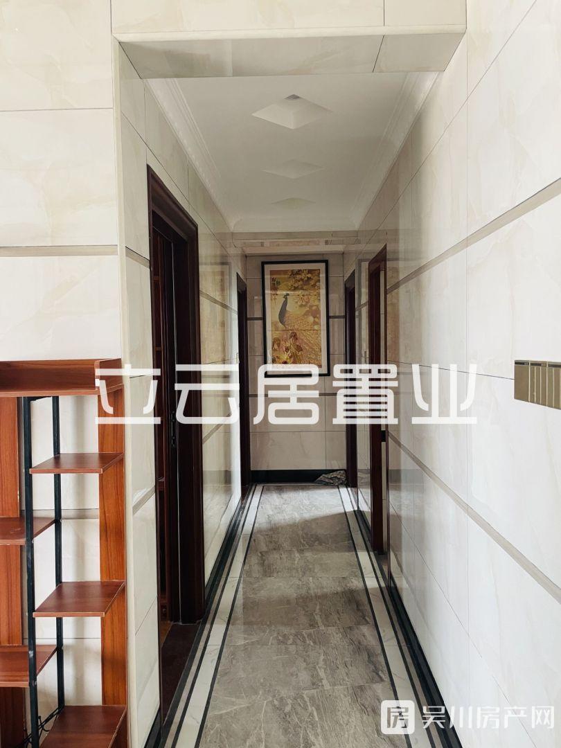 出租金牛小區(qū)3室2廳2衛(wèi)102平米1600元/月住宅