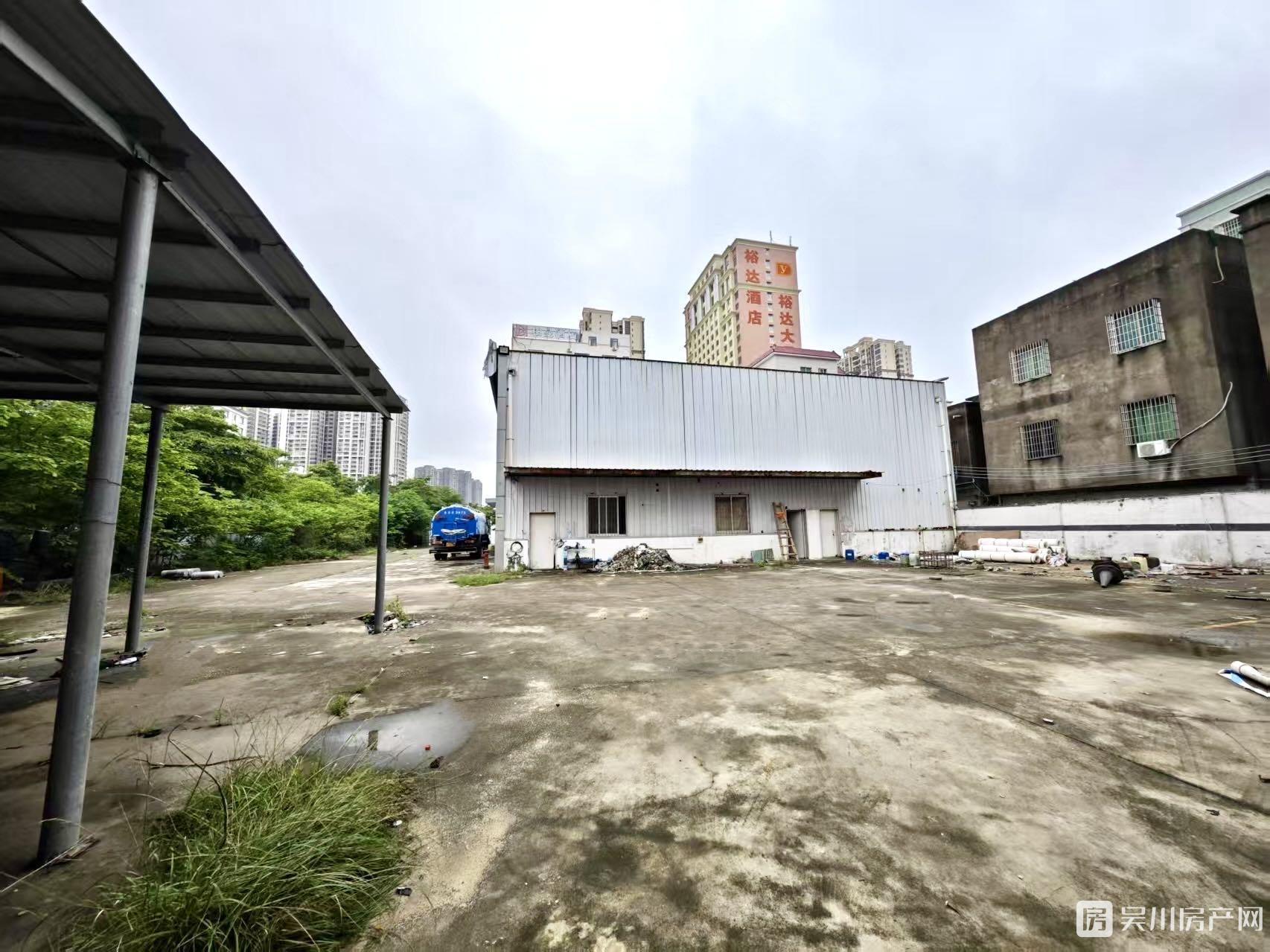 出租 吳川市裕達(dá)酒店旁2200平方米優(yōu)質(zhì)廠房 原4s店 ，交通便利，租金面議！
